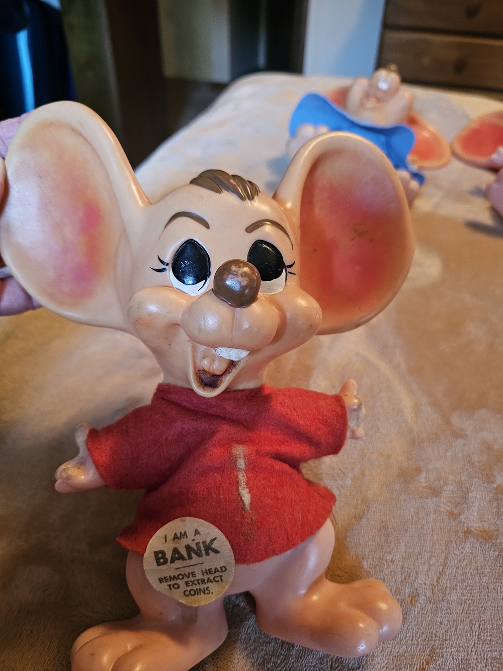 Red Plush-Sleeved‎ Novelty Mouse Coin Bank - Picture 2 of 3